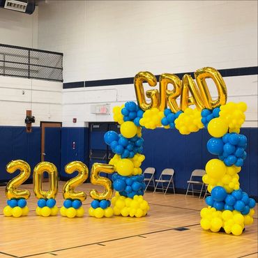 Graduation arch made of balloons for 2025,celebrating school achievements  with vibrant décor.