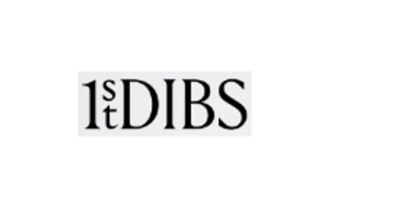 Logo of 1stDibs on a black background.