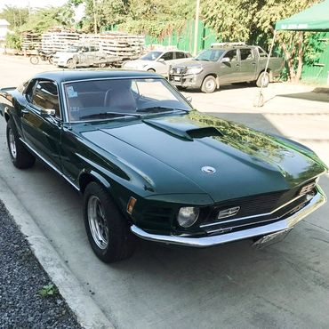 1970 Mustang Mach 1. Elegant classic car rentals. 