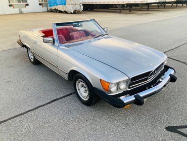 Elagant classic car rentals, ECC. 1976 mercedes 450sl. elegantcarrentals.com