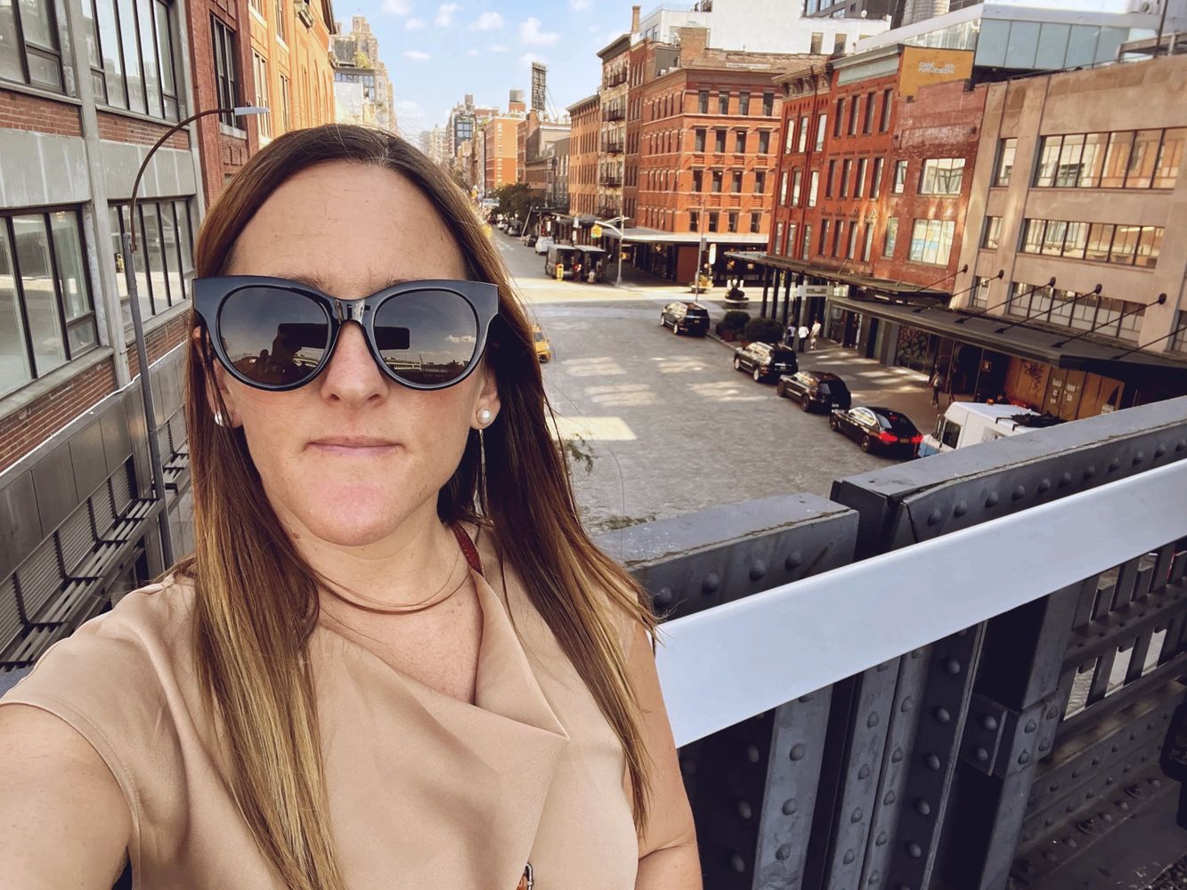 Justine in front of city