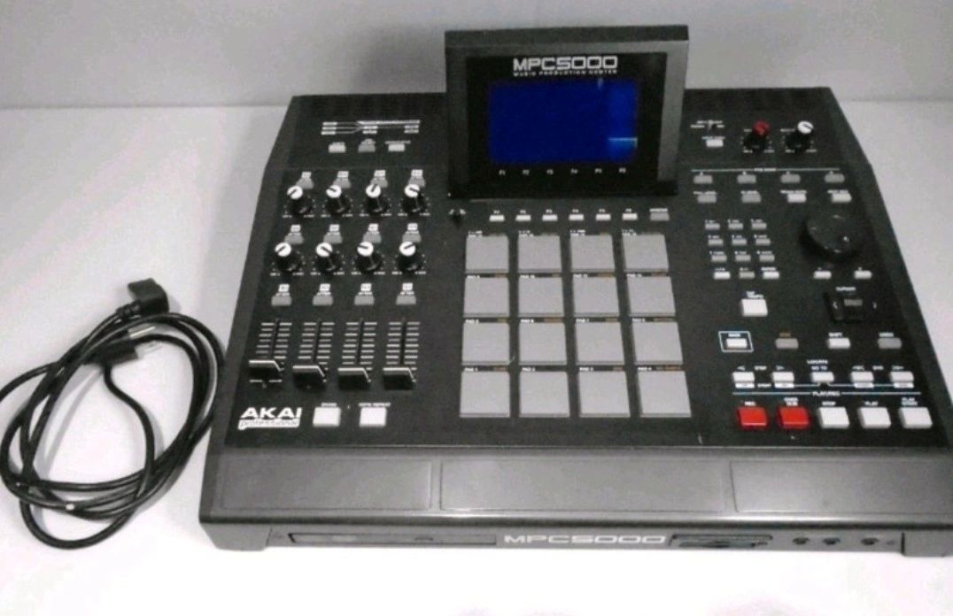 Akai MPC-5000 Music Production Drum Machine With synthesizer