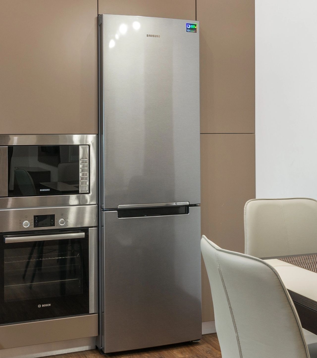 A Mid range Samsung Refrigerator (Bottom Freezer)