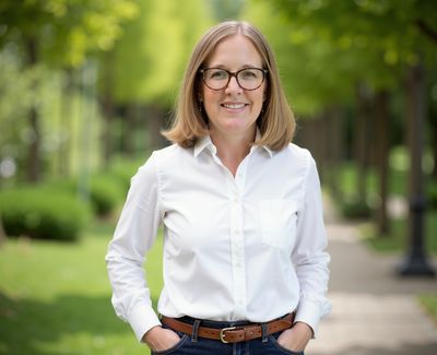 Picture of Karen Weishuhn Psychotherapist walking in a park