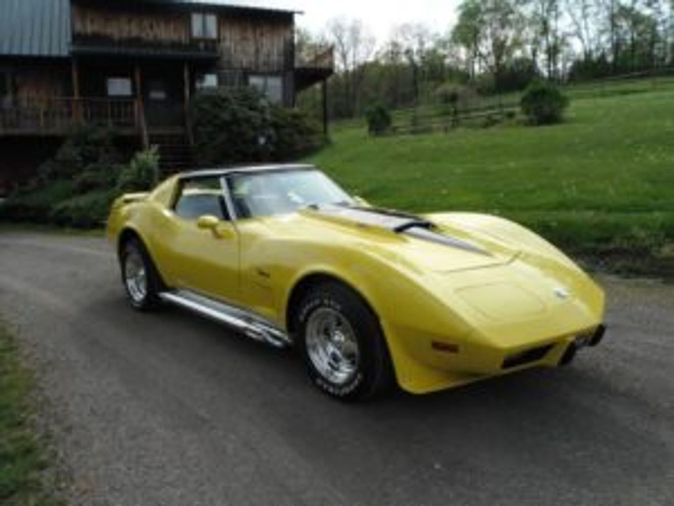 1975 Corvette Restomod 550 HP
Owner:  Mrs. Sandy Redden