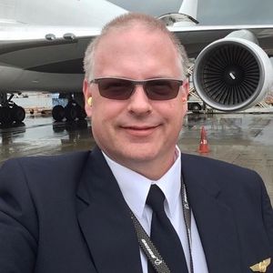 Randy in front of Boeing 747