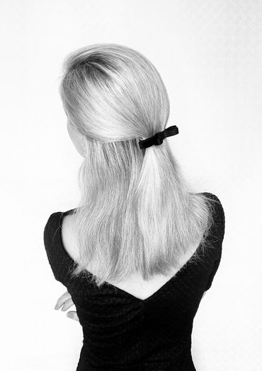Elegant velvet clip matched with an elegant dress for an effortless look