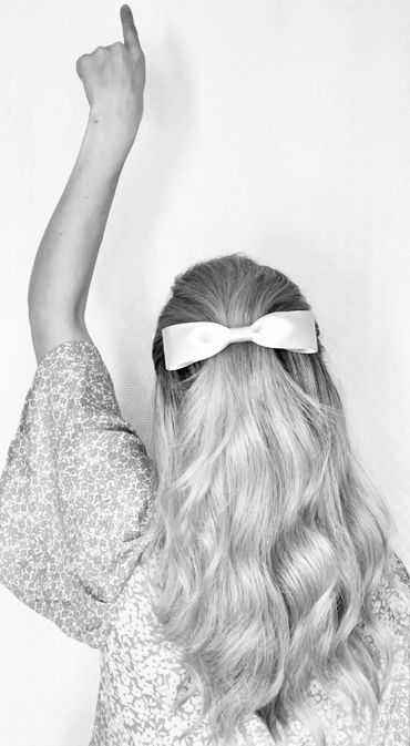 Luxurious satin ribbon clip for weddings