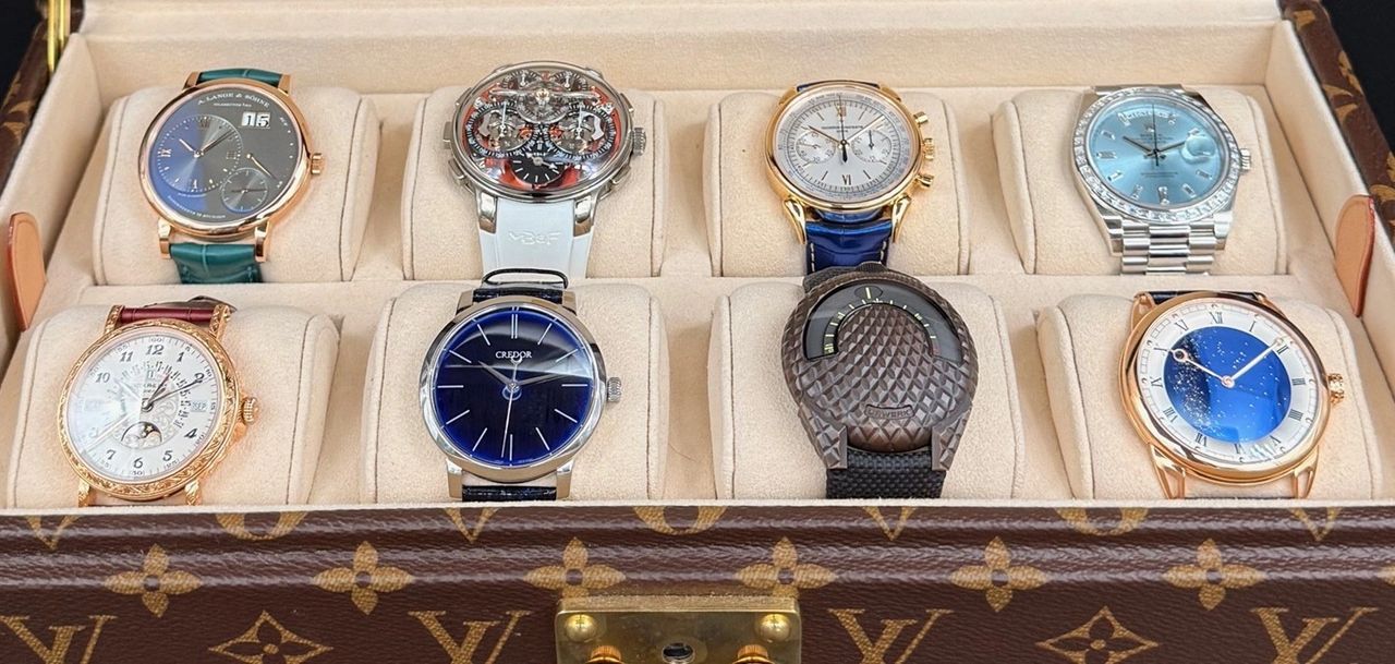 In the top right side we can see SG's first proper watch In the top right side we can see SG's first proper watch