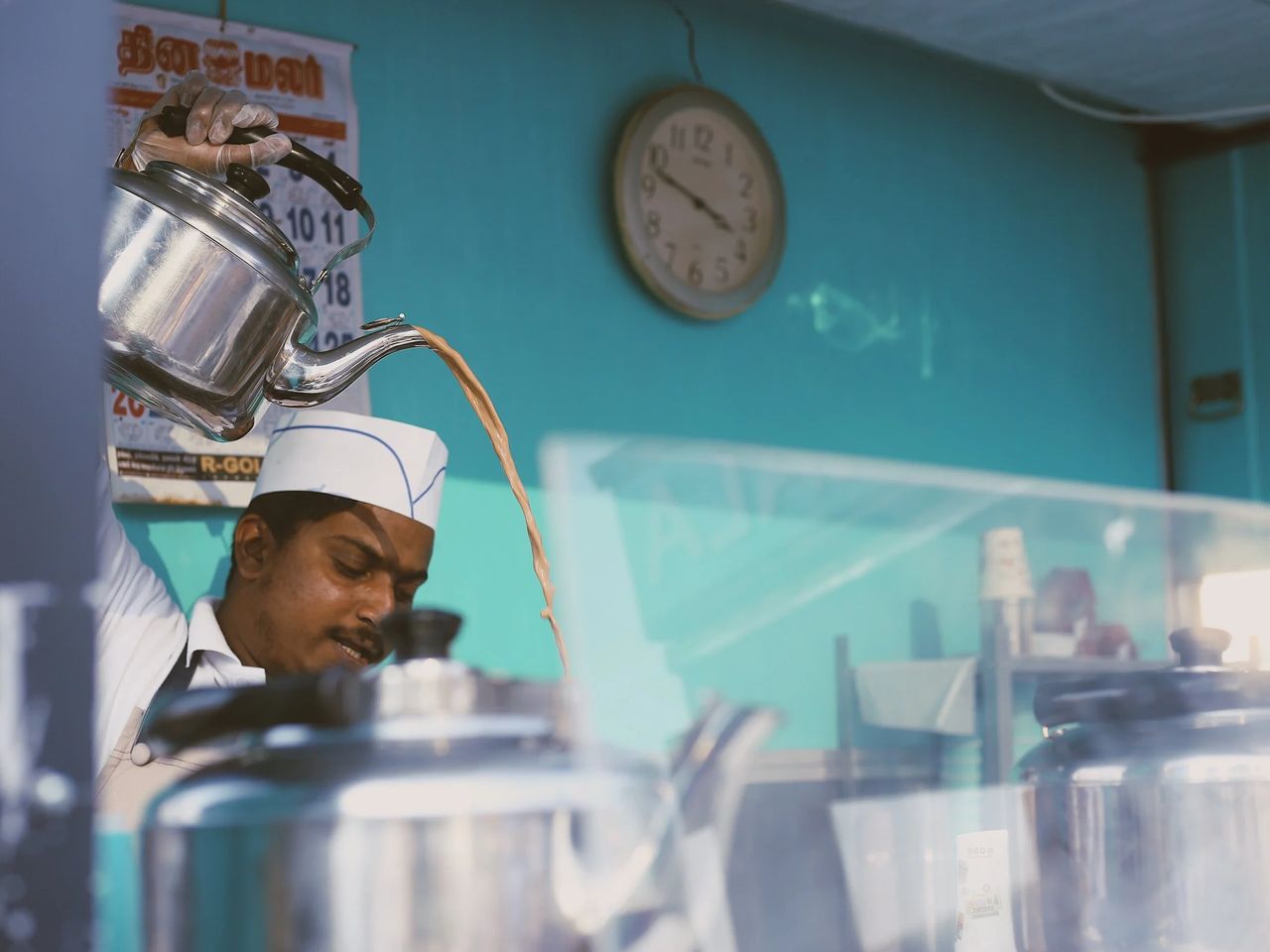 Chaiwala - Karak meeting with a collector Chaiwala - Karak meeting with a collector