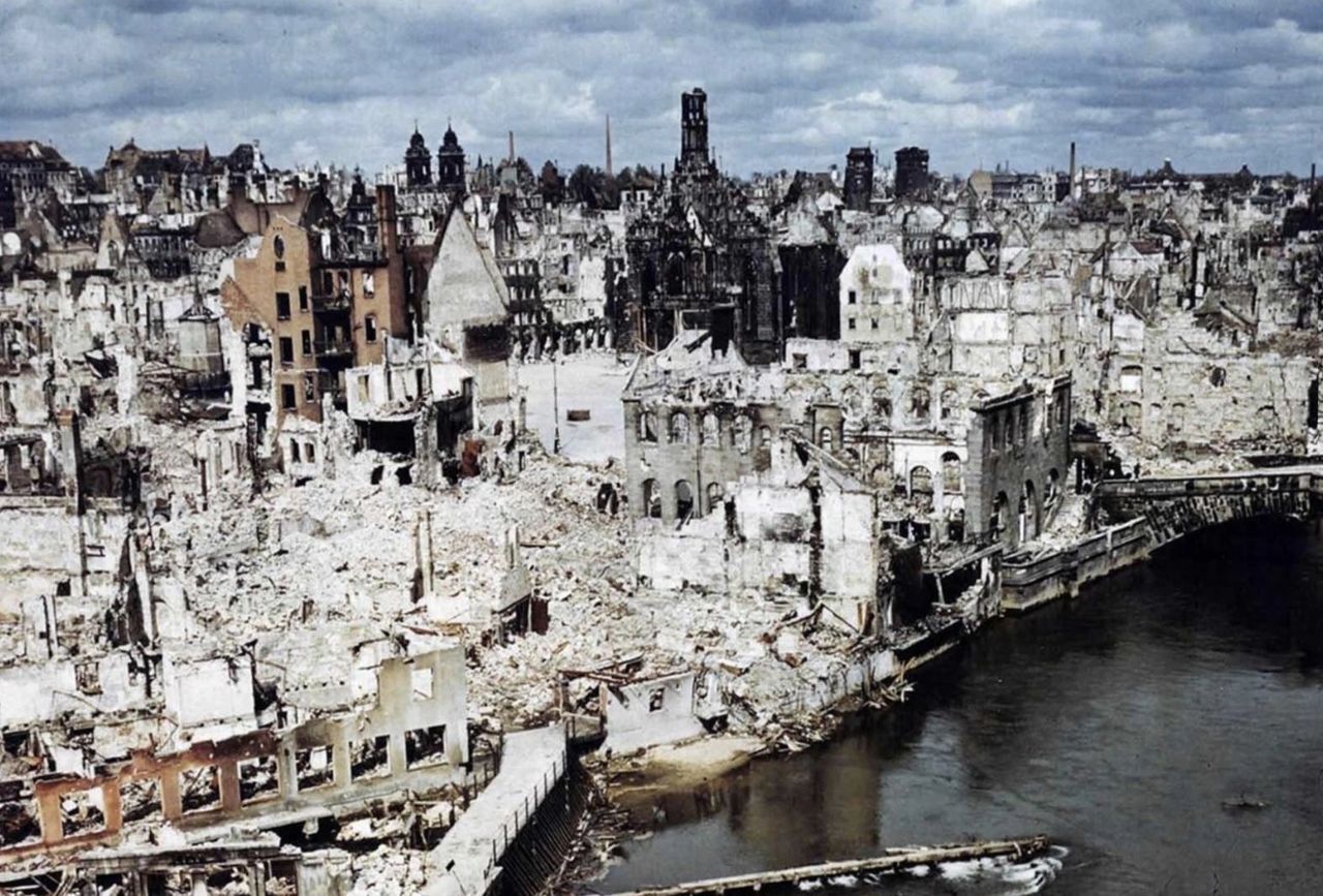 Colored image of Nuremberg in June 1945 when Blümlein was only two years old.