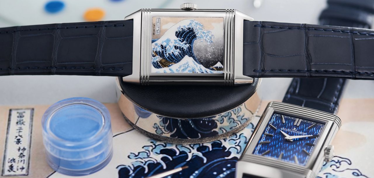 A "Metiers d'Art" Reverso depicting a Japanese-inpsired wave A "Metiers d'Art" Reverso depicting a Japanese-inpsired wave