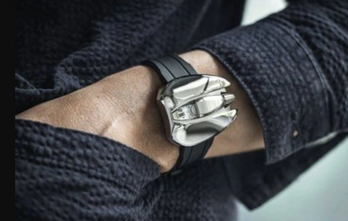 A proper UFO in watches well below 5,000$, the SpaceOne