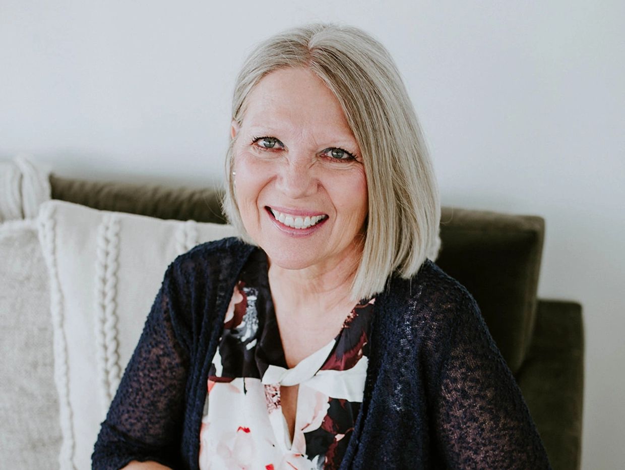 Certified Nutrition Coach offering women over 40 holistic support for weight & food issues