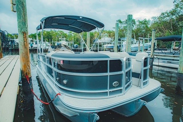 Southbay pontoon boat