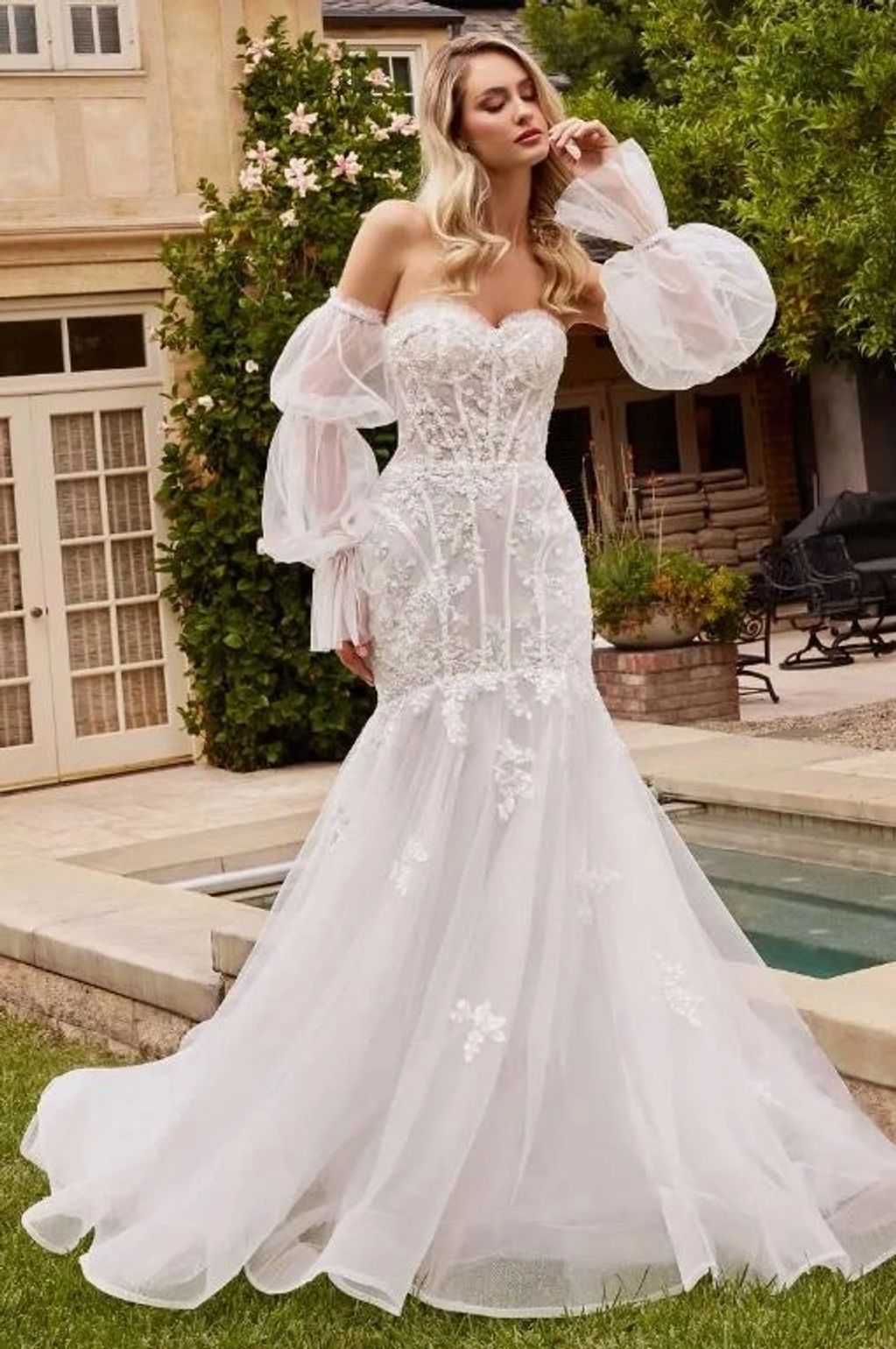Strapless Mermaid Wedding Dress & Removable Sleeves
$599.00