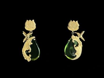 Elegant green gemstone earrings with gold and hummingbird design.