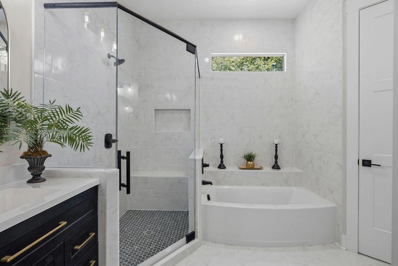 17-Primary Bath 2.JPG