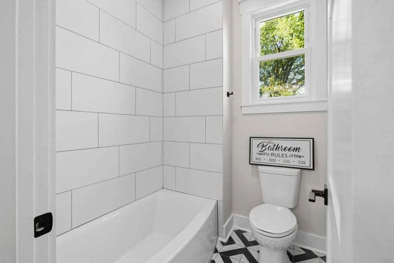 23-Jack jill Bath 1.JPG