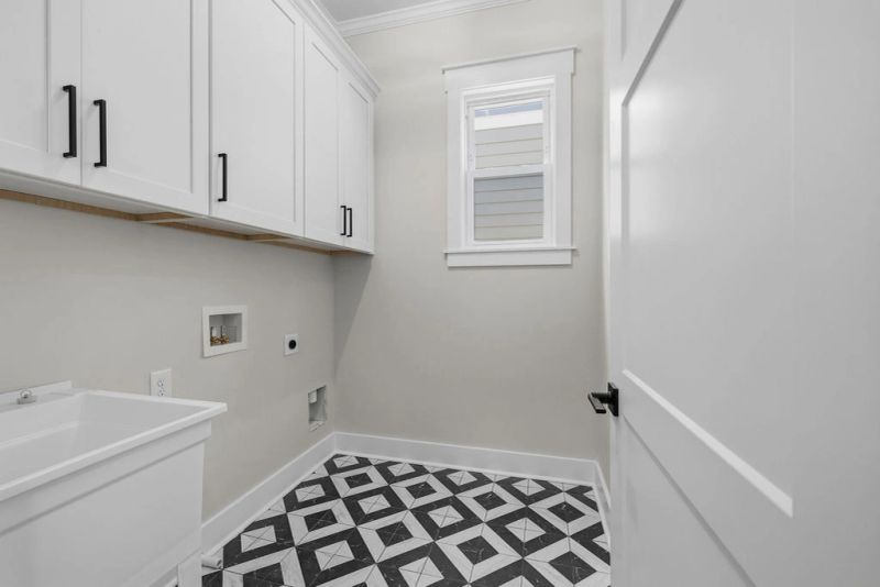 28-Laundry Rm.JPG
