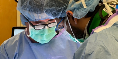 podiatrist, foot and ankle surgeon performing bunionectomy hammertoe surgery arthroscopic surgery
