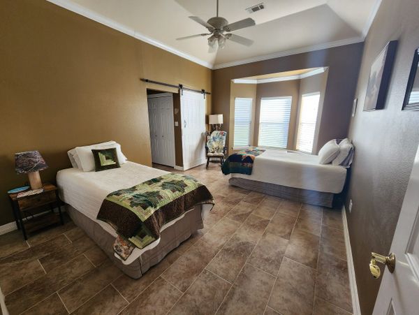 Master bedroom w/lake view