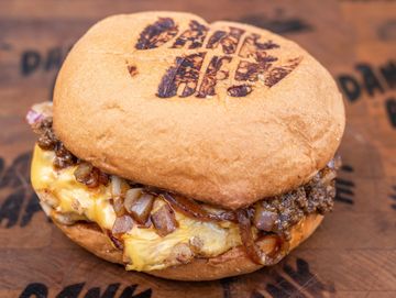 Chicken sandwich, blackened chicken, caramelized onions , American cheese, spicy meat sauce, brioche