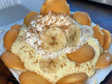 Banana pudding , bananas, whip cream, nilla wafers, dessert 