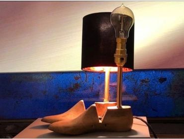 Shoe last table lamp