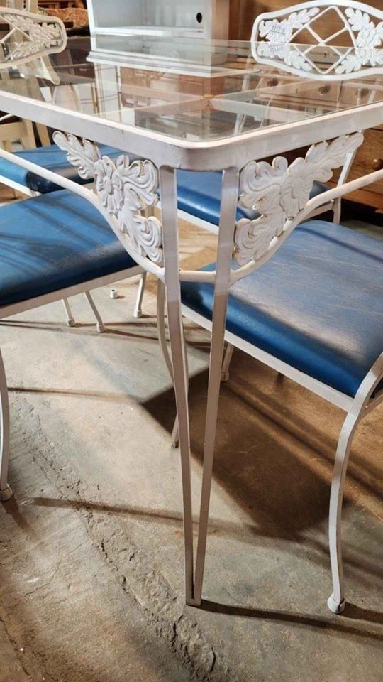 Vtg MCM Floral White Wrought Iron Glass Patio Table & 4 Matching Chairs  With Blue Cushions.