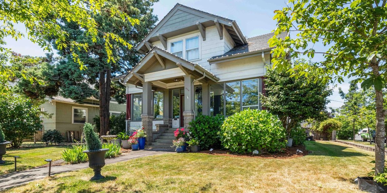 Front of the Cooper House AirBnB in Polk County, Oregon
