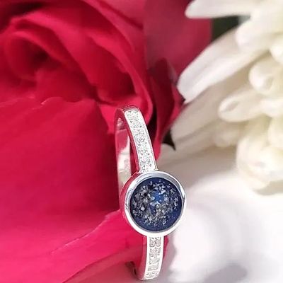 affordable ashes jewelery, cremation rings and pendants.