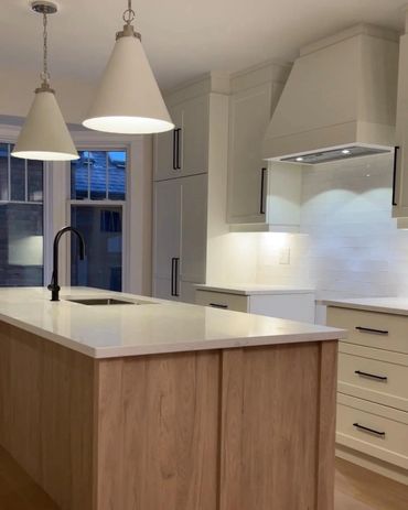 Finished kitchen in Kitchener's east ward, appropriate lighting creating a warm and welcoming space 