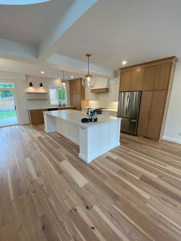 Rift sawn white natural white oak shaker door kitchen with just enough off white to make it pop