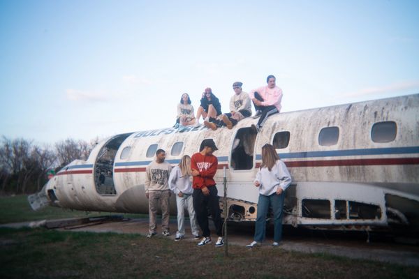 friend group photoshoot