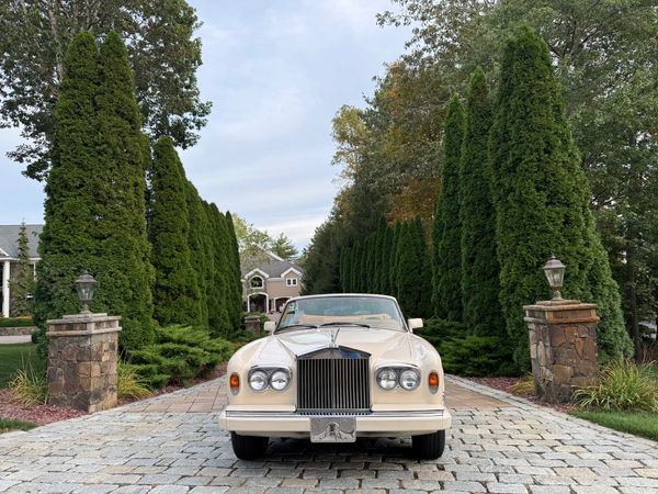 Classic Rolls-Royce Corniche 2