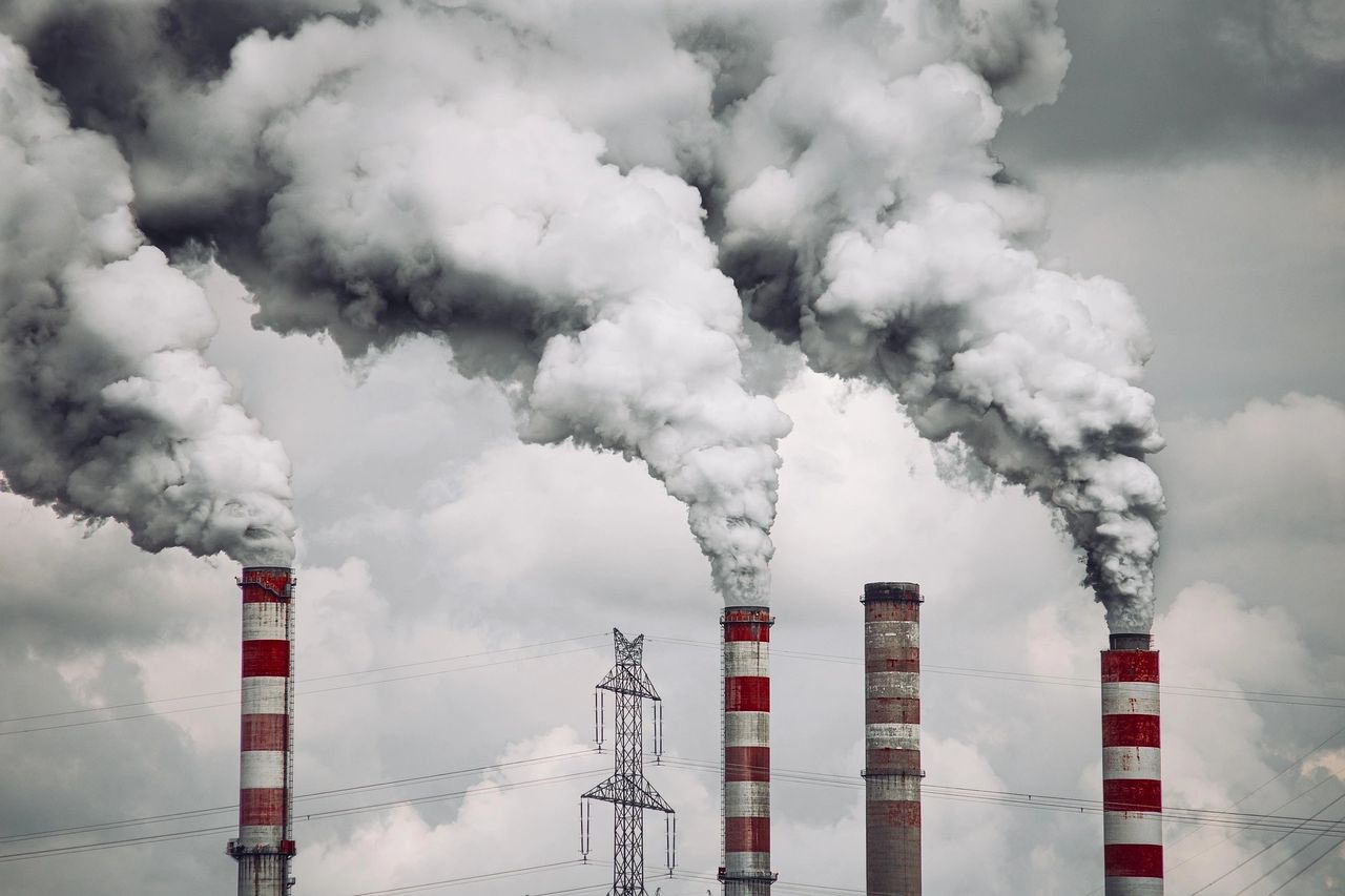 Watch total systems pollution: Producing energy for electric cars and data centres (Pic: jwvein, Pixabay)