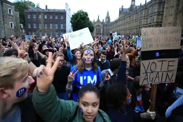 An old story of the people versus the establishment in the king’s court, which appears in many revolutions in human affairs, has returned, with mistrust increasing for both governments and big businesses. Photo: Reuters