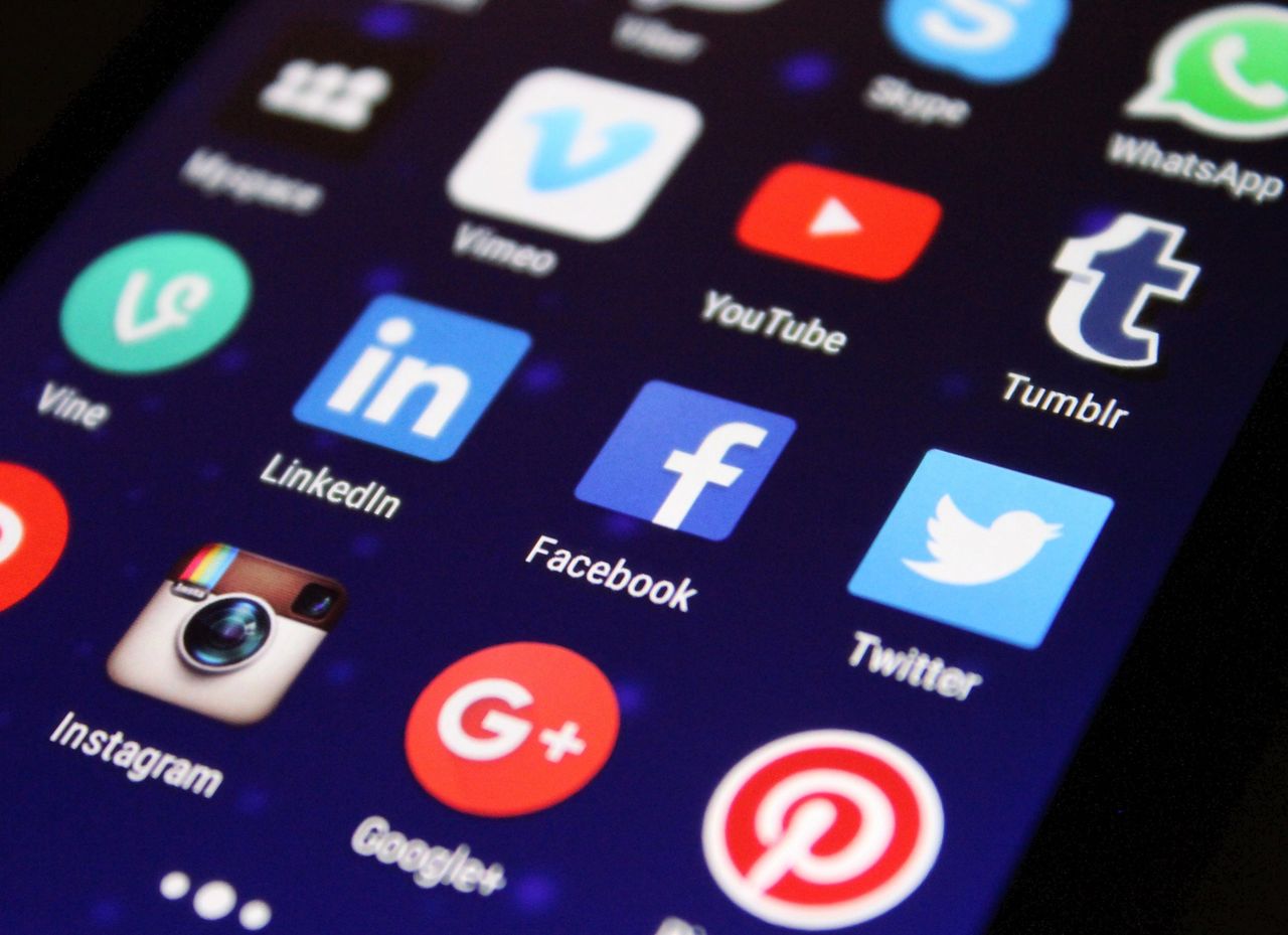 Social media and AI should improve public welfare; not make investors grossly wealthy (Pic: Pixelkutmedia) 