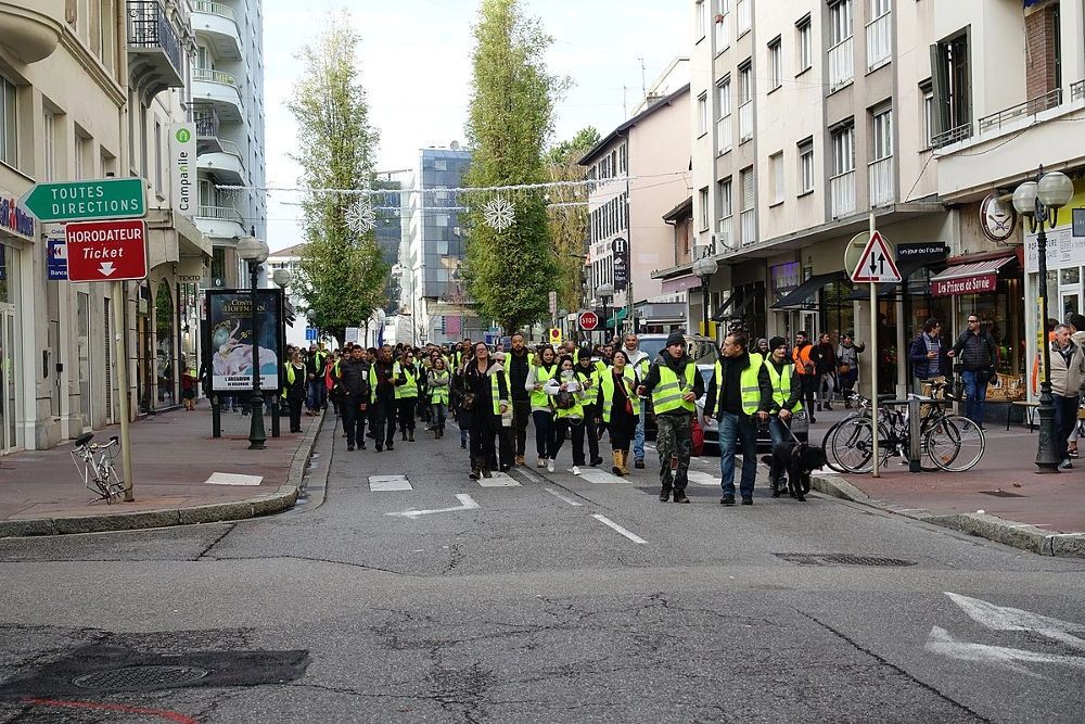 [Yellow Vest protestors in France. Photo by Guilhem Vellut, CC BY 2.0]
