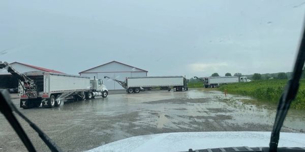 AgriLite Conveyor Trailer, Wilson Pacesetter, Filling Fertilizer Spreader, Farming, Planting