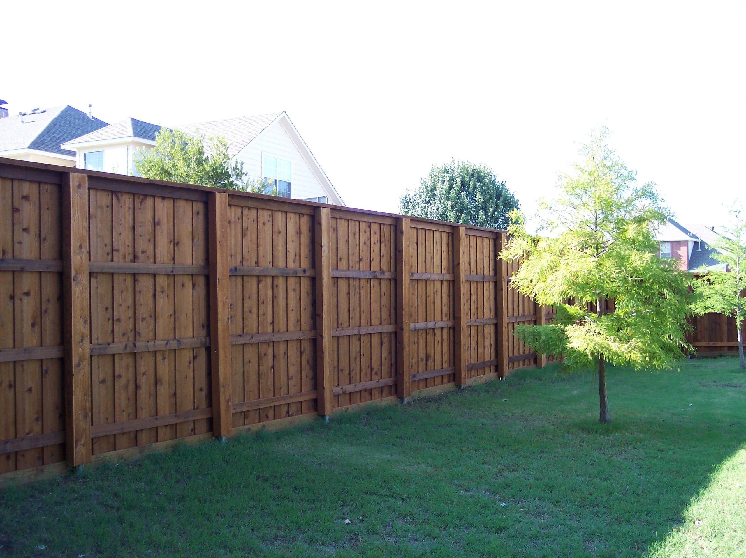 8__cedar_fence_with_boxed_posts.JPG