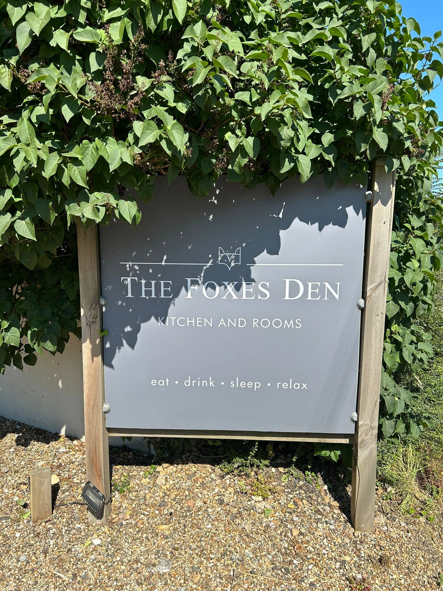 The Foxes Den - Kitchen & Rooms