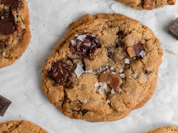 Sea salt chocolate chip cookie with bacon