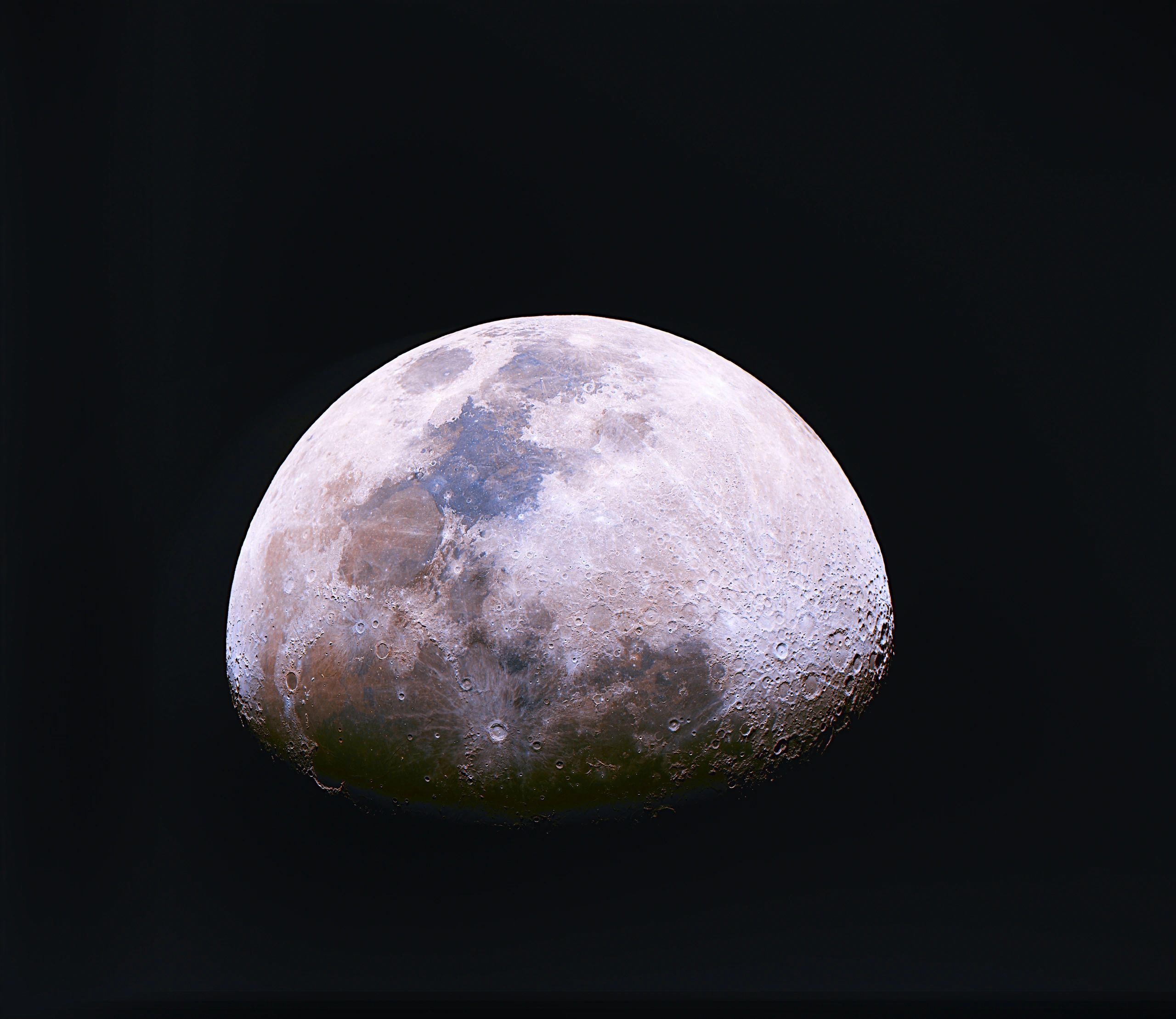 Who doesn't love a good picture of the Moon! Taken 1st December 2025.