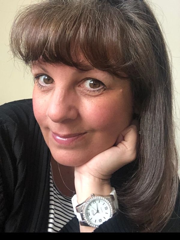 Author Sharon Purtill headshot photo