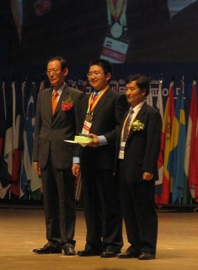 The middle is Run Ze Cao - On IBO 2010 (International Biology Olympiads)