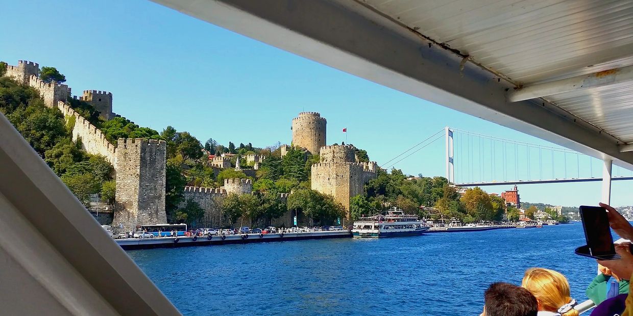 bosporus cruise with the view of rumeli castle 