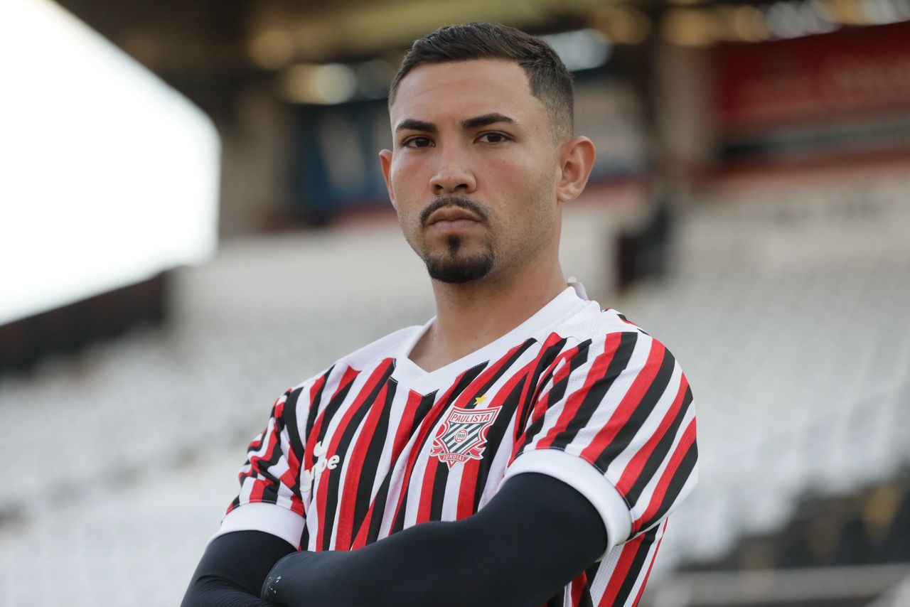 Pedro Medeiros, lateral-direito