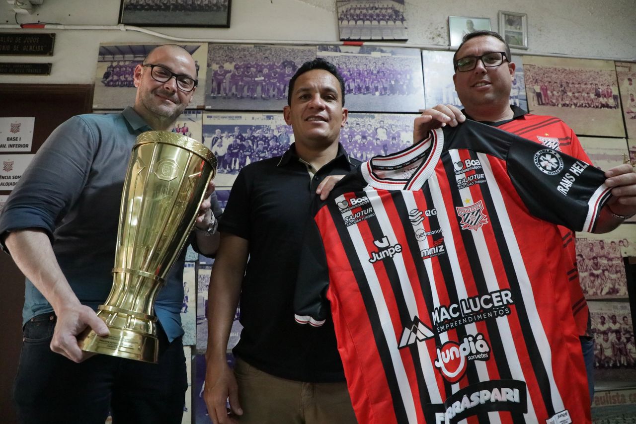 Raphael Donadell ao lado de Fausto Dias e Rodrigo Peterneli (Foto: Gustavo Amorim/Paulista FC)